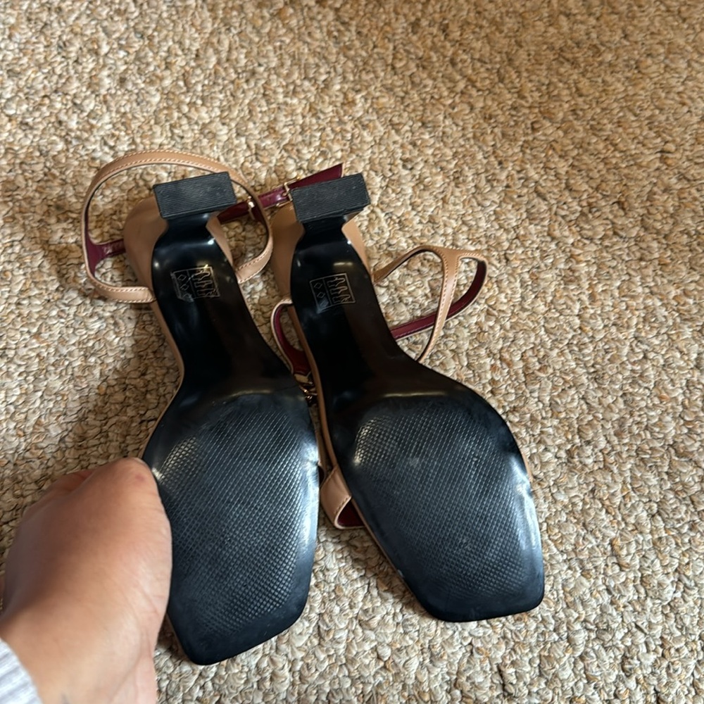 Tan heels - Picture 5 of 5